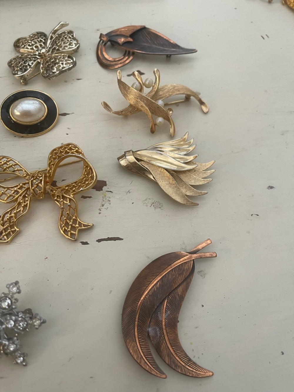 16 Vintage brooches HAVE WEAR AND TEAR (pls note overall value over 400$) - Picture 8 of 16